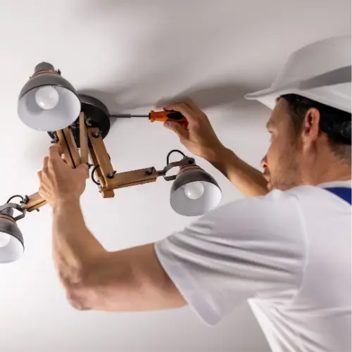 Gardinen, Lampen, Bilder-TV Montage